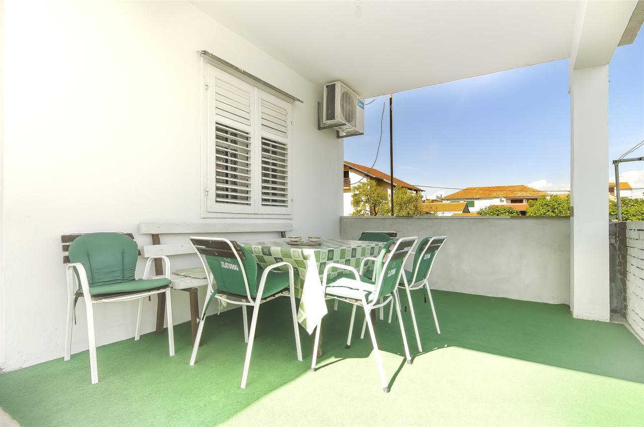 Apartment Niko Vodice Exterior photo