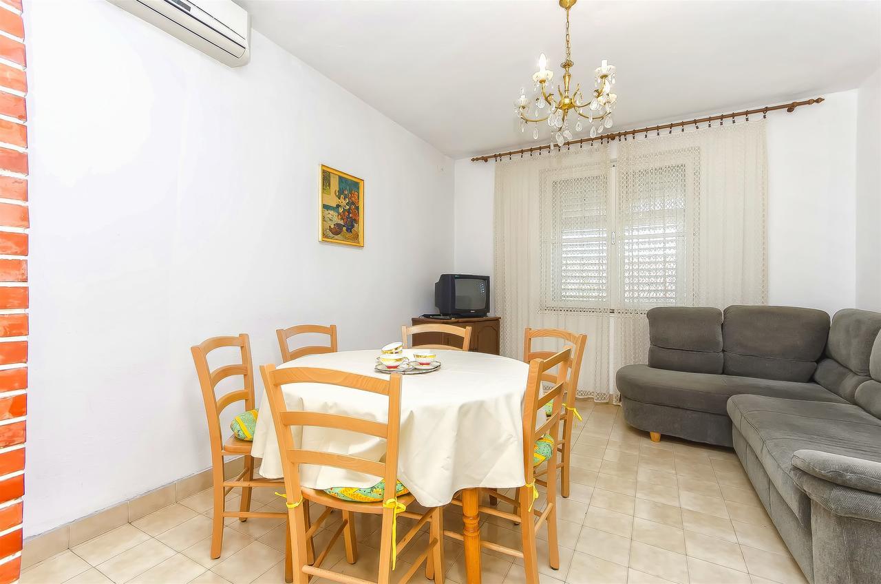 Apartment Niko Vodice Exterior photo